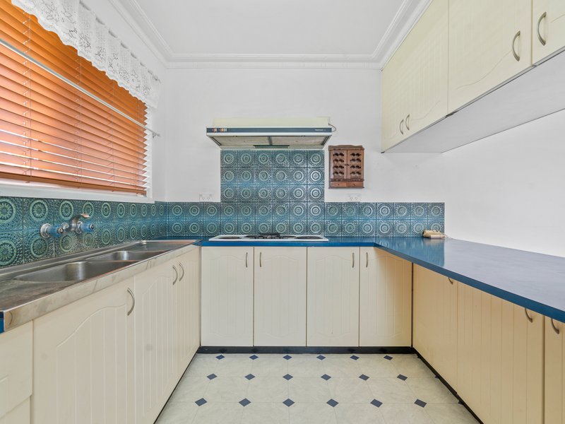 Photo - 2 Hellyer Street, Wynnum West QLD 4178 - Image 10