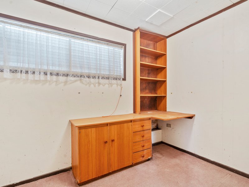 Photo - 2 Hellyer Street, Wynnum West QLD 4178 - Image 14