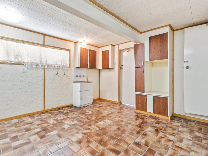 Photo - 2 Hellyer Street, Wynnum West QLD 4178 - Image 15