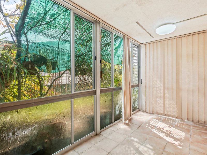 Photo - 2 Hellyer Street, Wynnum West QLD 4178 - Image 16