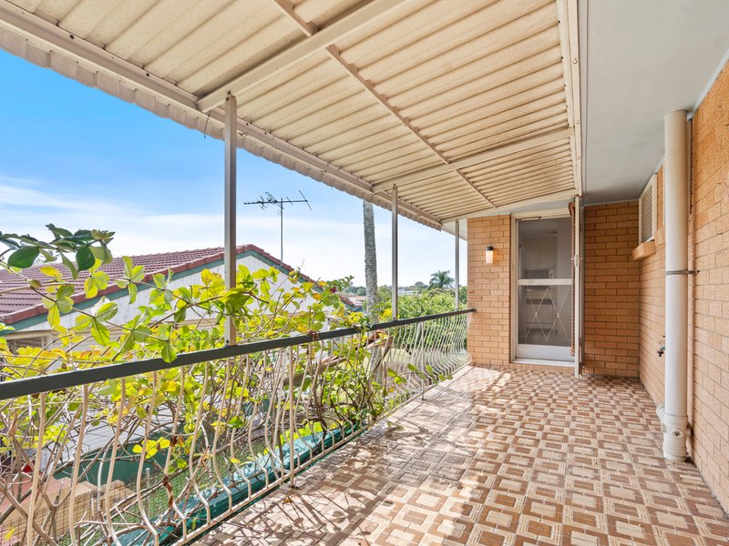 Photo - 2 Hellyer Street, Wynnum West QLD 4178 - Image 18