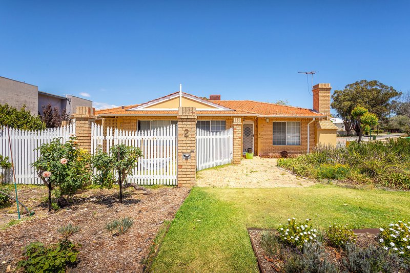 Photo - 2 Helm Street, Mount Pleasant WA 6153 - Image 4