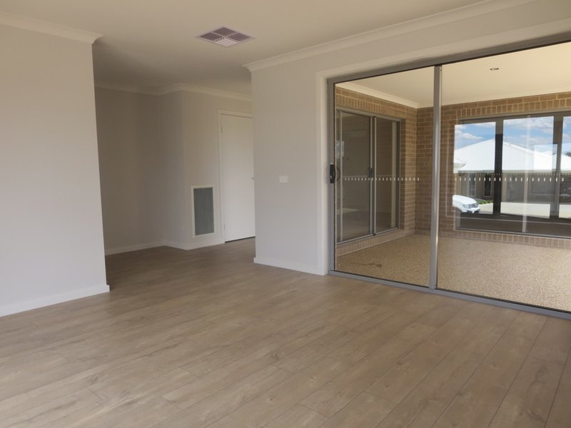 Photo - 2 Hereford Court, Thurgoona NSW 2640 - Image 5