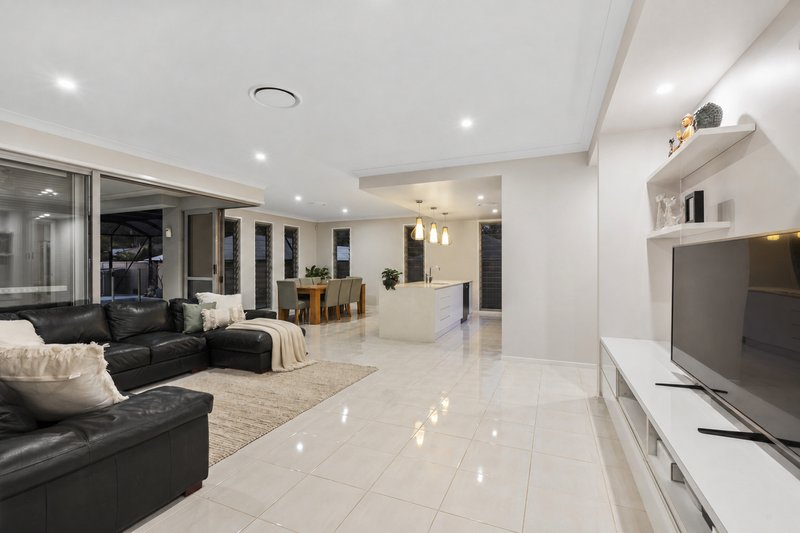 Photo - 2 Hideaway Court, Thornlands QLD 4164 - Image 2