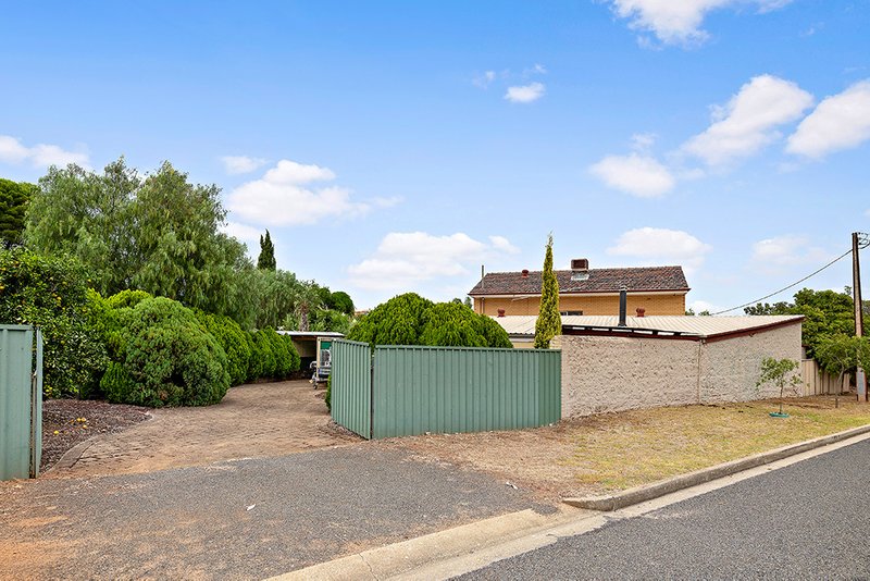 Photo - 2 High Street, Willaston SA 5118 - Image 2