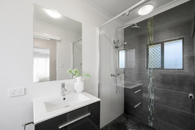 Photo - 2 Hillary Drive, Warner QLD 4500 - Image 17