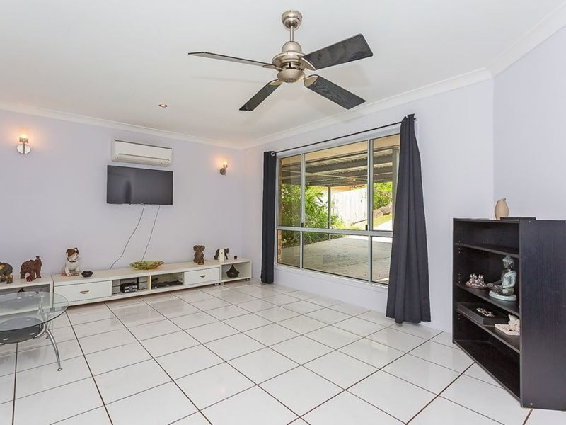 Photo - 2 Hillside Crescent, Edens Landing QLD 4207 - Image 10