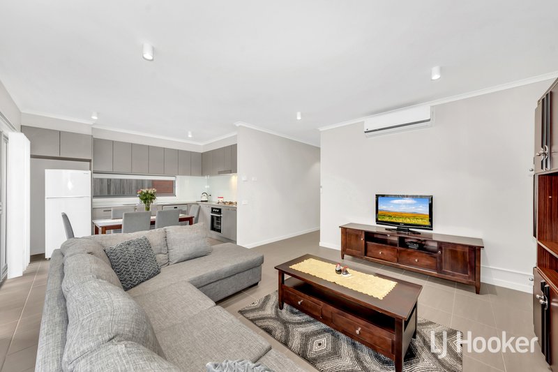 Photo - 2 Hinterland Close, Lynbrook VIC 3975 - Image 6