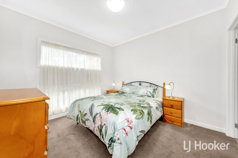 Photo - 2 Hinterland Close, Lynbrook VIC 3975 - Image 10