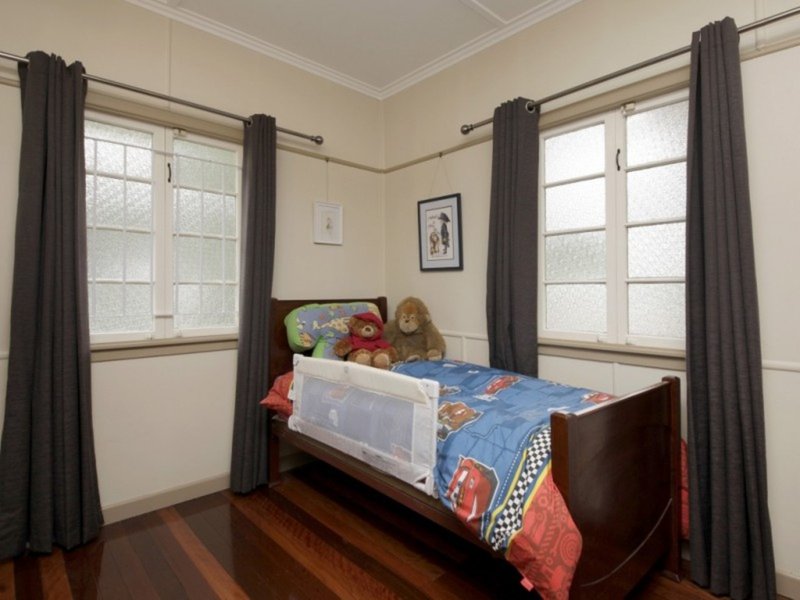 Photo - 2 Hodge Street, Corinda QLD 4075 - Image 8