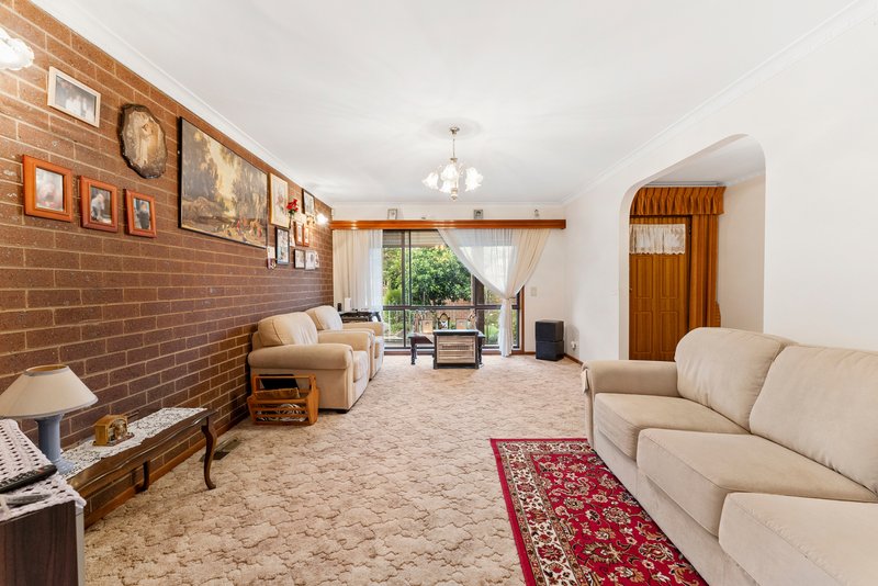 Photo - 2 Hollyview Court, Rowville VIC 3178 - Image 3