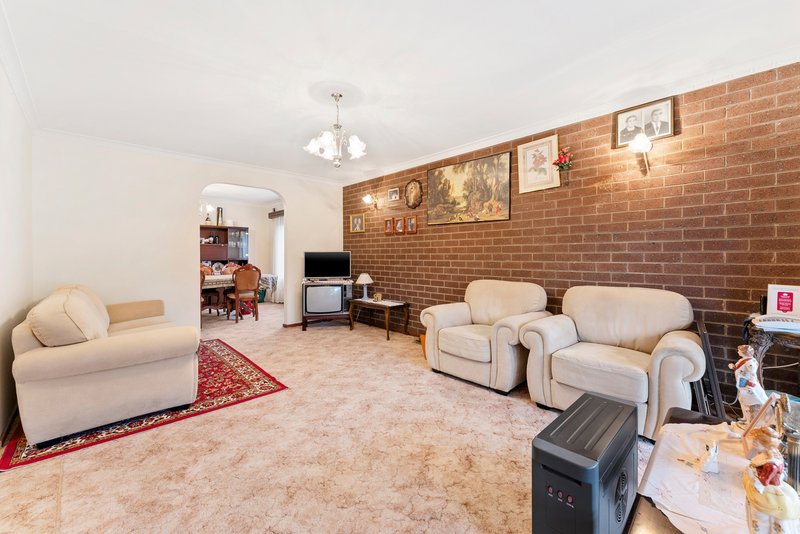 Photo - 2 Hollyview Court, Rowville VIC 3178 - Image 4
