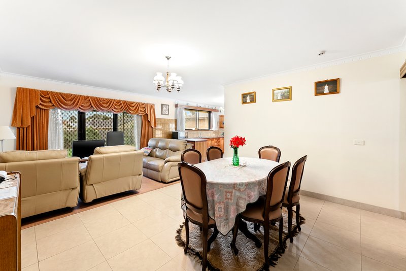 Photo - 2 Hollyview Court, Rowville VIC 3178 - Image 5