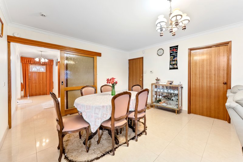 Photo - 2 Hollyview Court, Rowville VIC 3178 - Image 7