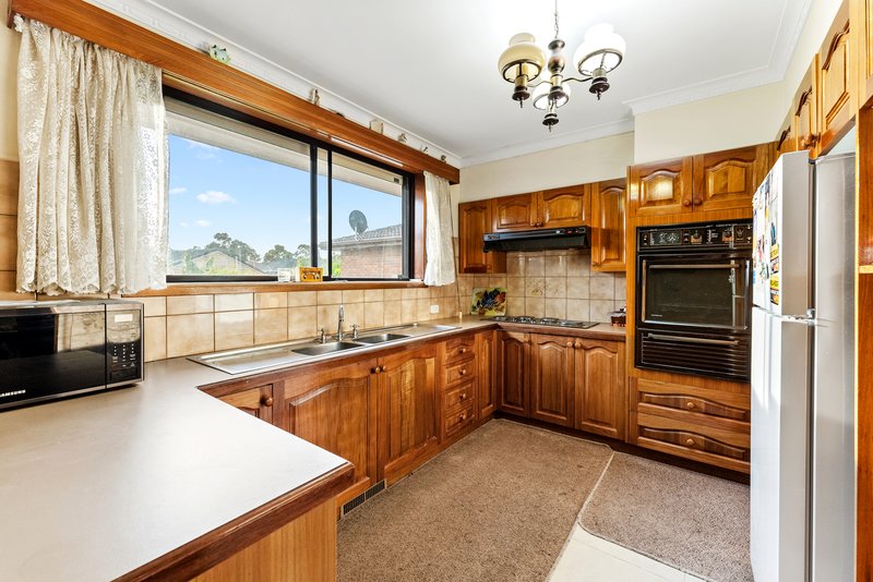 Photo - 2 Hollyview Court, Rowville VIC 3178 - Image 8