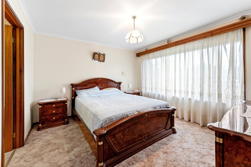 Photo - 2 Hollyview Court, Rowville VIC 3178 - Image 9