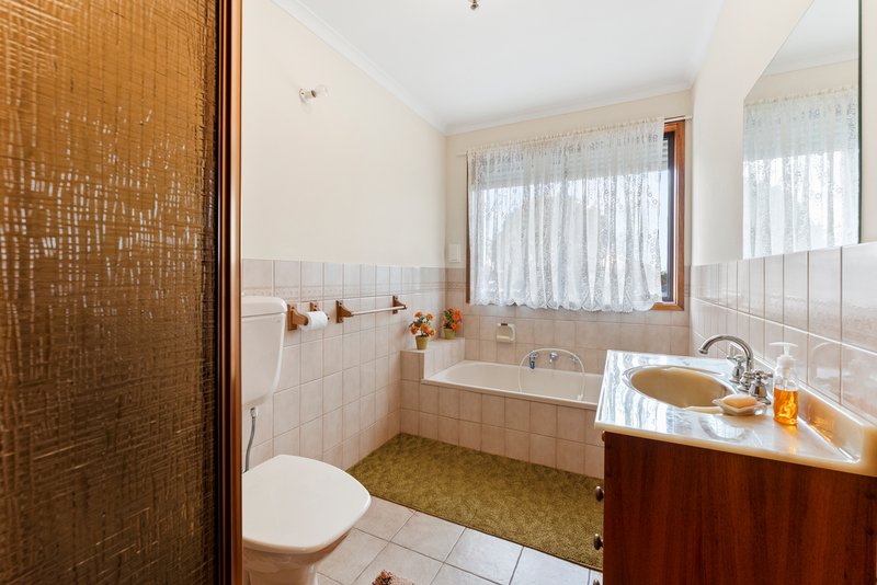 Photo - 2 Hollyview Court, Rowville VIC 3178 - Image 11