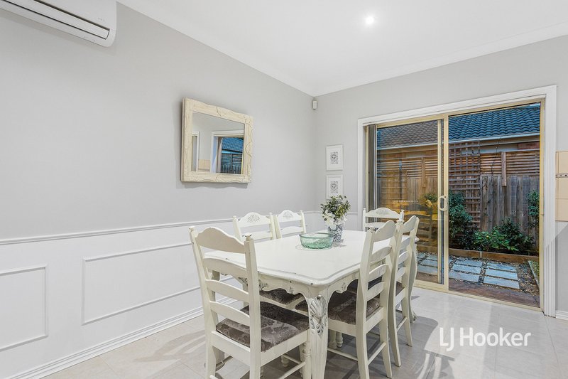 Photo - 2 Hopetoun Court, Altona Meadows VIC 3028 - Image 5