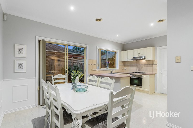 Photo - 2 Hopetoun Court, Altona Meadows VIC 3028 - Image 6