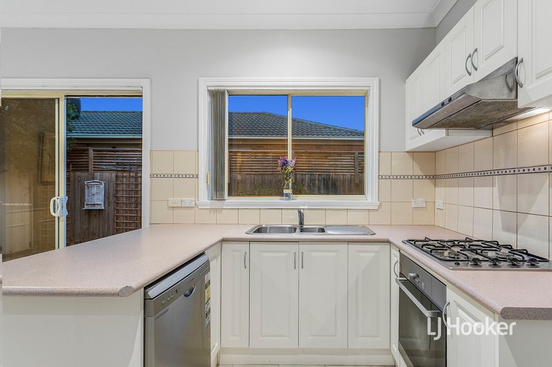 Photo - 2 Hopetoun Court, Altona Meadows VIC 3028 - Image 7