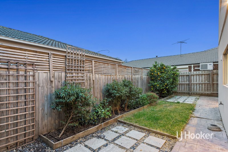 Photo - 2 Hopetoun Court, Altona Meadows VIC 3028 - Image 18