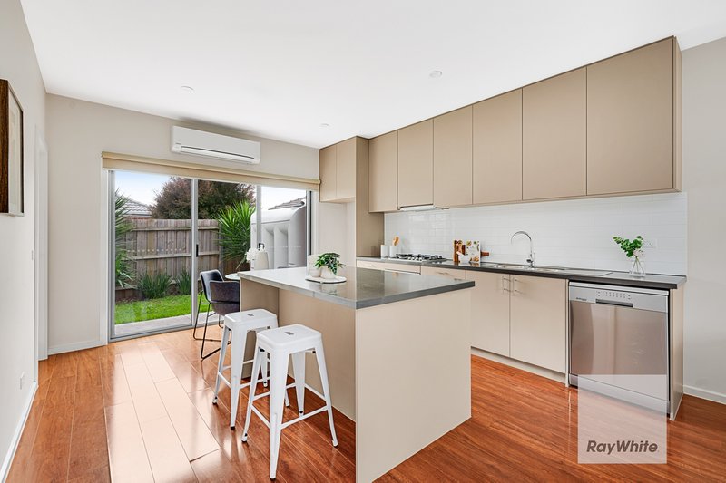 Photo - 2 Hopetoun Court, Westmeadows VIC 3049 - Image 6