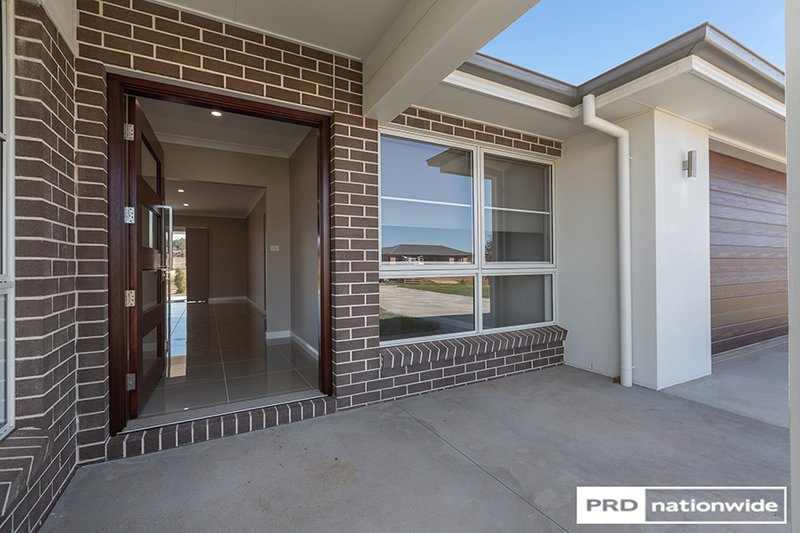 Photo - 2 Hotson Drive, Tamworth NSW 2340 - Image 2