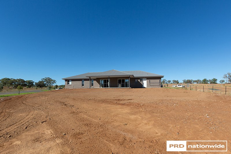 Photo - 2 Hotson Drive, Tamworth NSW 2340 - Image 20