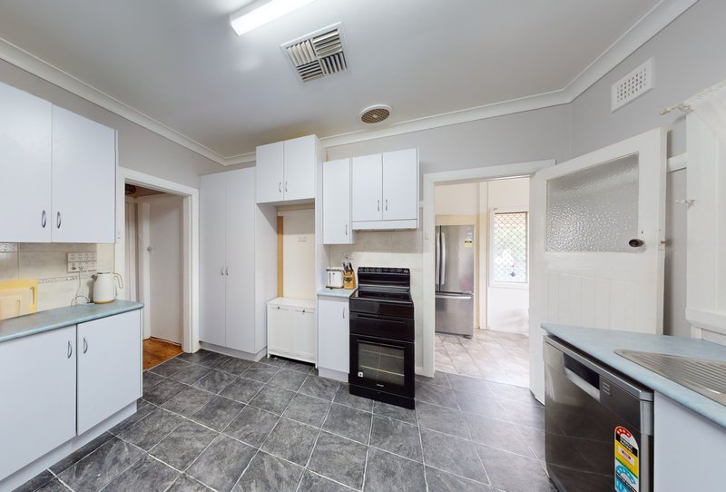 Photo - 2 Howard Avenue, Dubbo NSW 2830 - Image 5