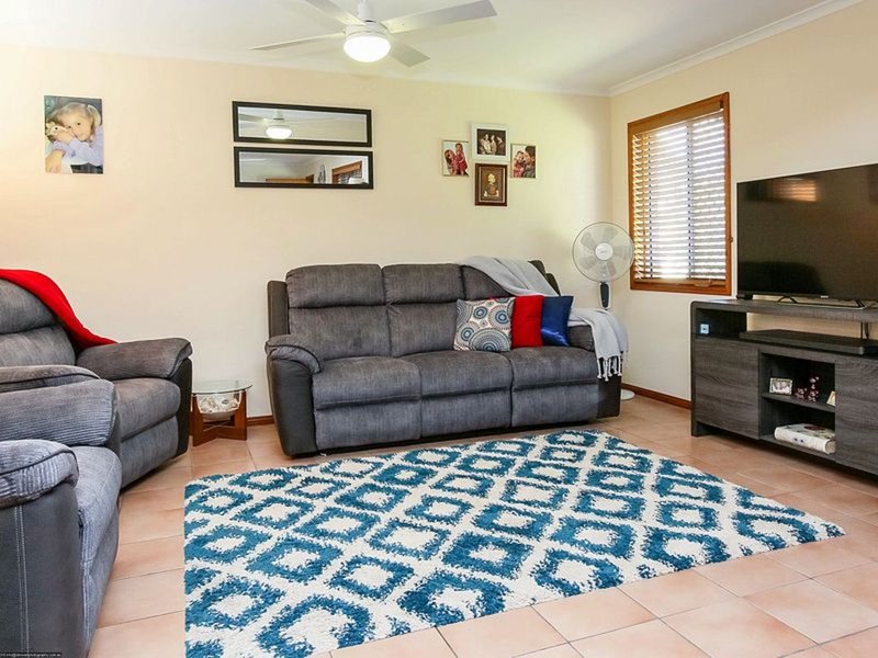 Photo - 2 Howlett Street, Urangan QLD 4655 - Image 7