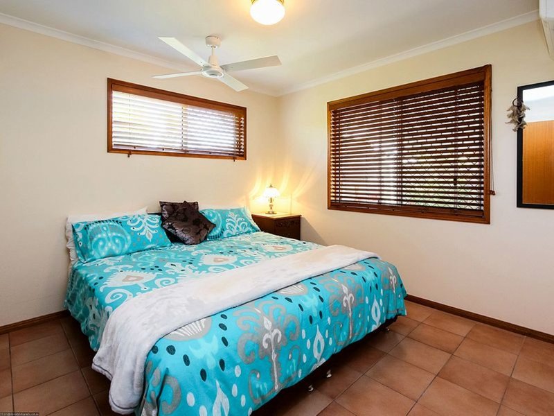 Photo - 2 Howlett Street, Urangan QLD 4655 - Image 13