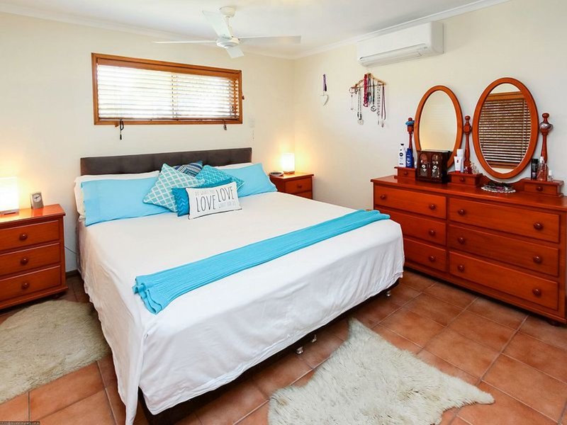 Photo - 2 Howlett Street, Urangan QLD 4655 - Image 14