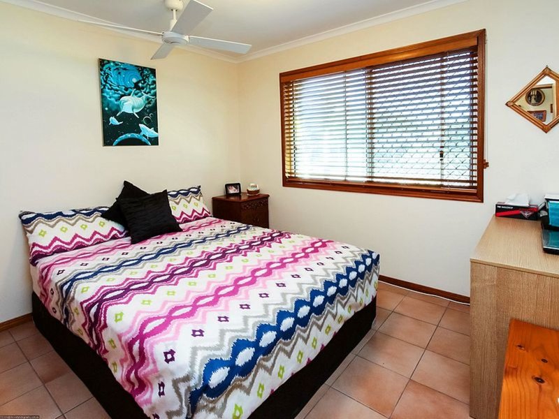 Photo - 2 Howlett Street, Urangan QLD 4655 - Image 15