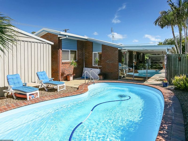 Photo - 2 Howlett Street, Urangan QLD 4655 - Image 21