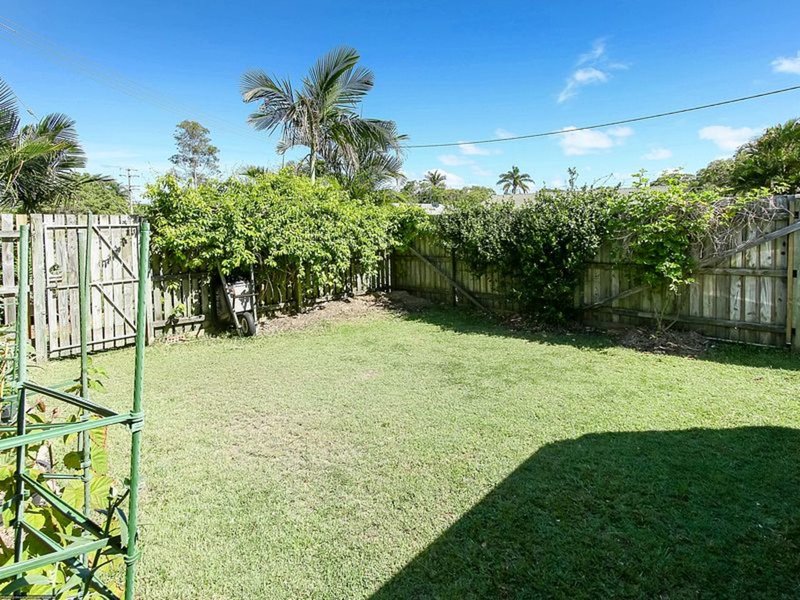 Photo - 2 Howlett Street, Urangan QLD 4655 - Image 23