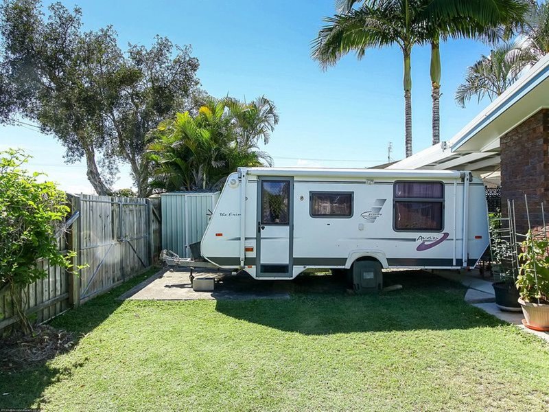 Photo - 2 Howlett Street, Urangan QLD 4655 - Image 24