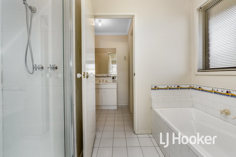 Photo - 2 Howqua Place, Cranbourne VIC 3977 - Image 11