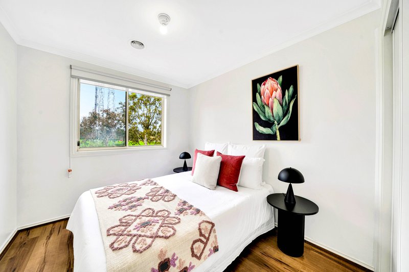 Photo - 2 Hummingbird Place, South Morang VIC 3752 - Image 12