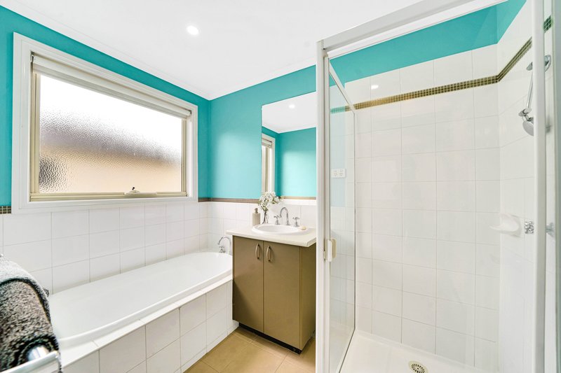 Photo - 2 Hummingbird Place, South Morang VIC 3752 - Image 14