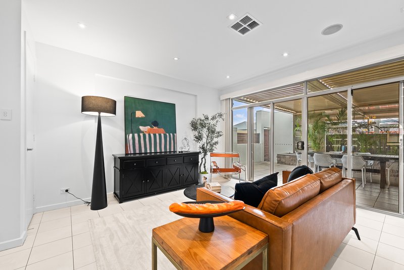 Photo - 2 Hunter Place, Mawson Lakes SA 5095 - Image 8