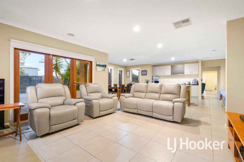 Photo - 2 Huron Parkway, Pakenham VIC 3810 - Image 2