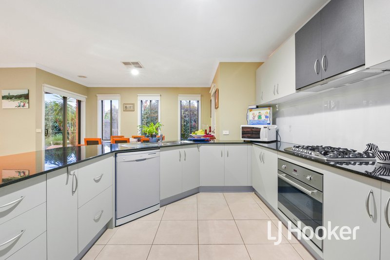 Photo - 2 Huron Parkway, Pakenham VIC 3810 - Image 7