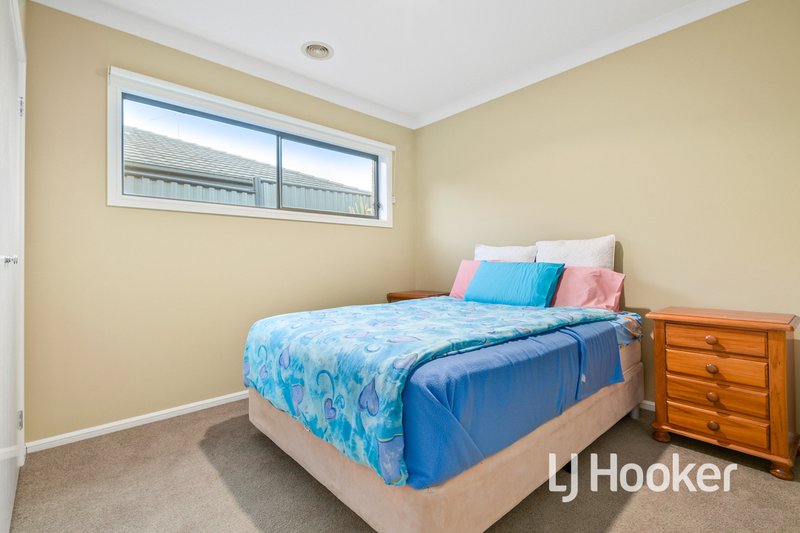 Photo - 2 Huron Parkway, Pakenham VIC 3810 - Image 12