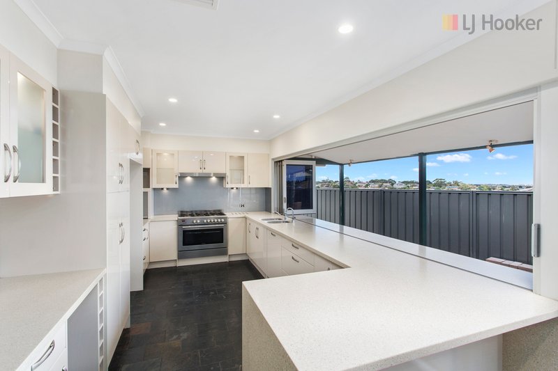 Photo - 2 Inali Court, Hallett Cove SA 5158 - Image 3