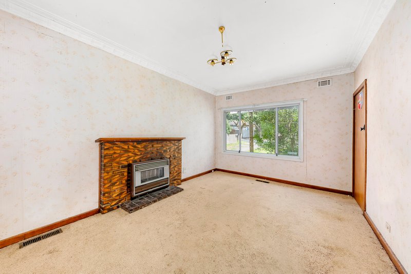 Photo - 2 Inez Avenue, Ringwood VIC 3134 - Image 3