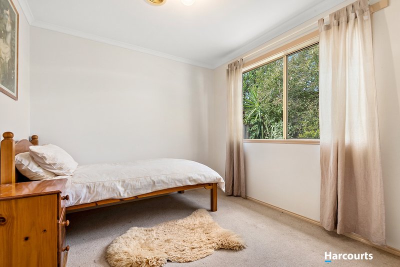 Photo - 2 Ironbark Close, Hampton Park VIC 3976 - Image 5