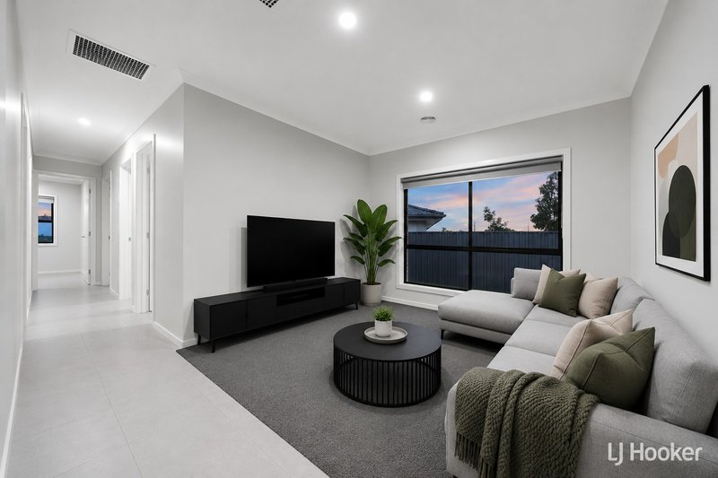Photo - 2 Irvine Avenue, Strathtulloh VIC 3338 - Image 2