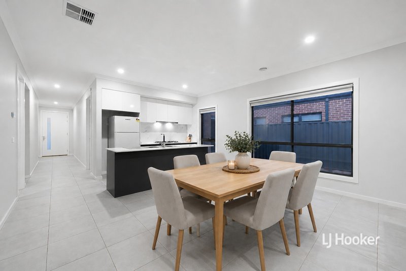 Photo - 2 Irvine Avenue, Strathtulloh VIC 3338 - Image 5
