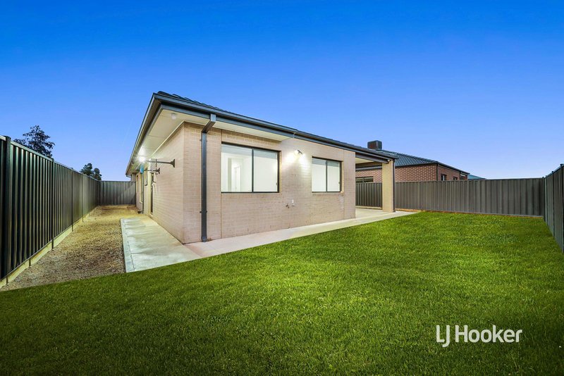 Photo - 2 Irvine Avenue, Strathtulloh VIC 3338 - Image 11