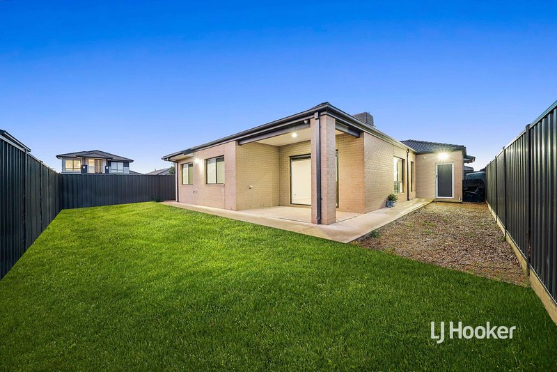 Photo - 2 Irvine Avenue, Strathtulloh VIC 3338 - Image 12